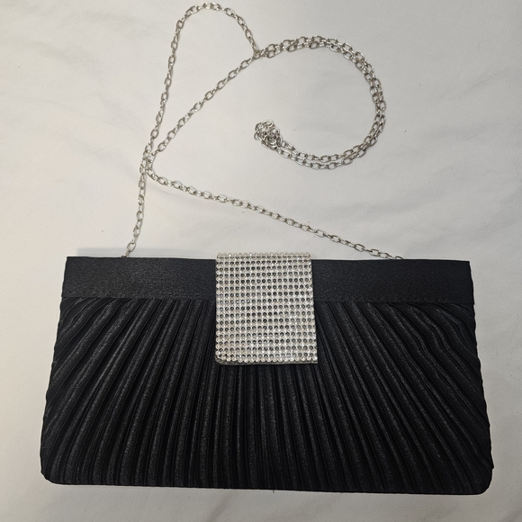 Handbags - Elegant Black Evening Clutch with Silver Chain